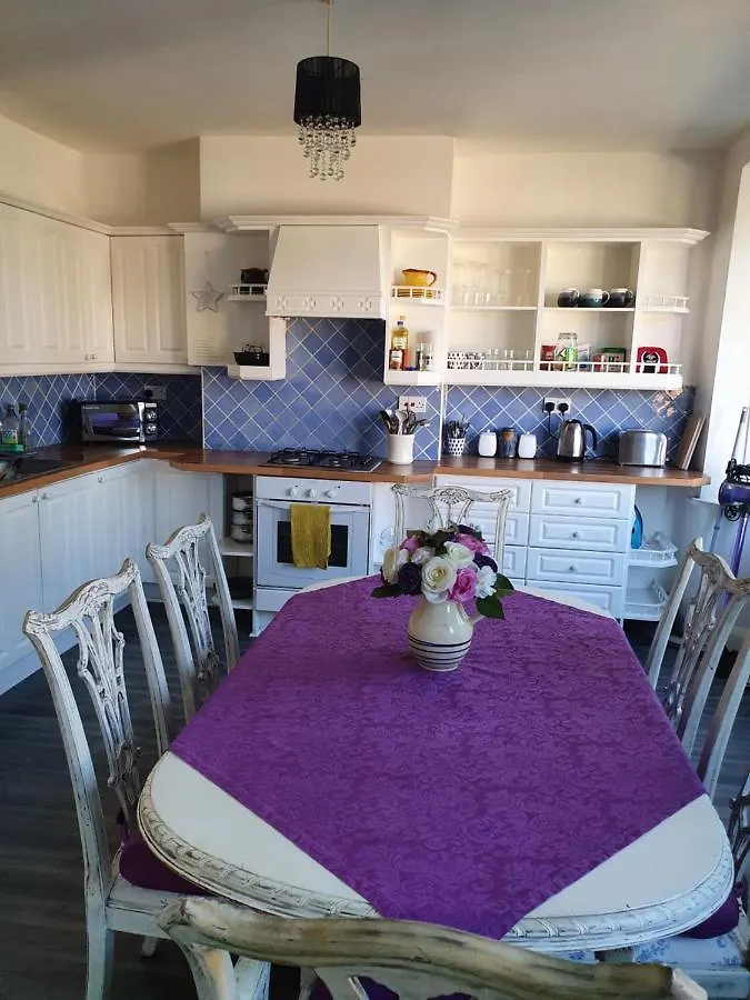 Cozy Happy Home From Home. 3 Bedrooms, 4 Beds, Hounslow Egyesült Királyság