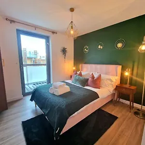 Luxury Station By Payman Club , Cambridge (Cambridgeshire) United Kingdom
