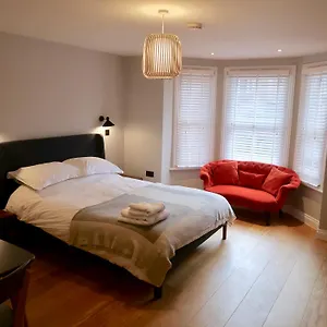 Stylish Apartment, Ensuite, Kitchenette Twickenham