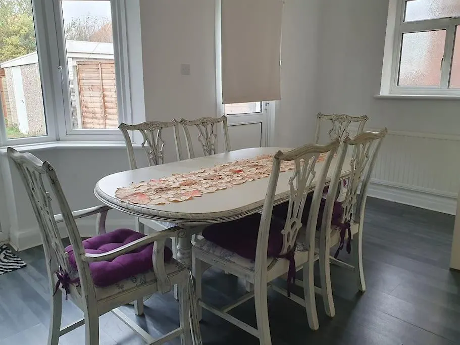 Cozy Happy Home From Home. 3 Bedrooms, 4 Beds, Hounslow United Kingdom