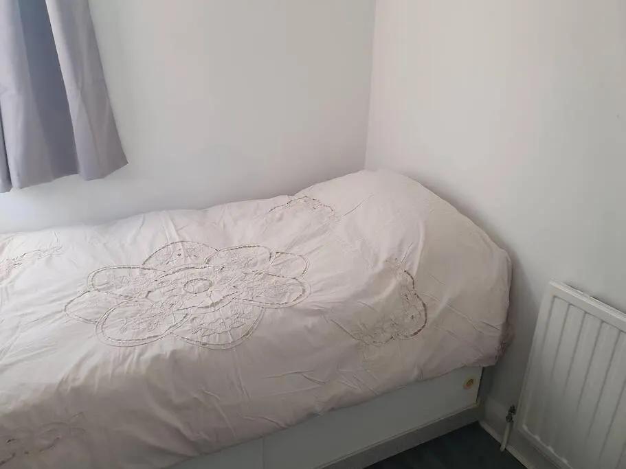 Holiday home Cozy Happy Home From Home. 3 Bedrooms, 4 Beds, Hounslow